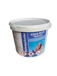 Aqua Blue Triplex Multifunkční tablety pro úpravu bazénové vody 3 kg - Aqua Blue Triplex 1kg - Multifunkční tablety ke dlouhodobé dezinfekci bazénové vody. Pomalu beze zbytku se rozpouštějící multifunkční tablety s cca. 80% aktivního chloru.
Vhodné pro průběžné, dlouhodobé a komplexní ošetřování bazénové vody, zahrnující dezsinfekci chlorováním, vyvločkování nečistot a ničení a zabránění růstu řas.